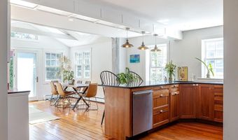 3 Vicksburg Pl, Newport, RI 02840