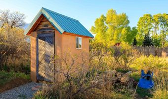71 Calle Martinez, Arroyo Seco, NM 87514
