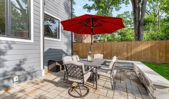 414 N MONROE St, Arlington, VA 22201