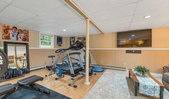 51 Palomino Ln, Bedford, NH 03110