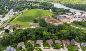 58 CRESTVIEW Dr, Appleton, WI 54915