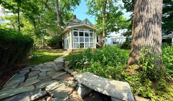26 Elmwood Pl, Athens, OH 45701
