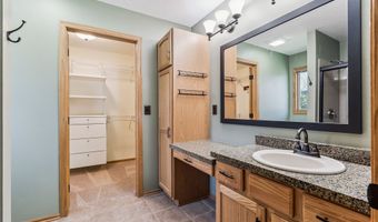 1124 12th Ave SE, Altoona, IA 50009