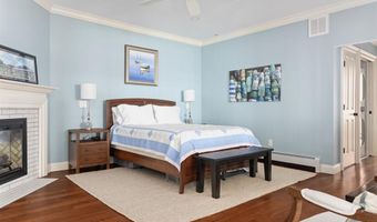 217 Hope St 1, Bristol, RI 02809