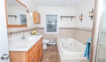 9 Farnum Ave, North Providence, RI 02911