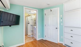 6 MacAlder St, Narragansett, RI 02882