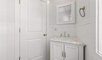 10 11TH St, Beach Haven, NJ 08008