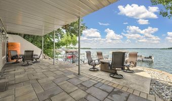 325 Lakeshore Dr, Arnolds Park, IA 51331