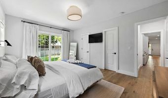 97 Oak Ln, Amagansett, NY 11937