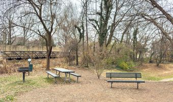 6924 FAIRFAX Dr 122, Arlington, VA 22213