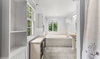 4 Crestwood Dr, Blackstone, MA 01504