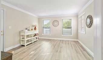 19 Elm St, Beachwood, NJ 08722