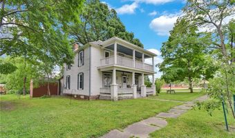 118 7th St, Baldwin City, KS 66006