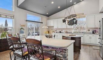 1950 Broadsmore Dr, Algonquin, IL 60102