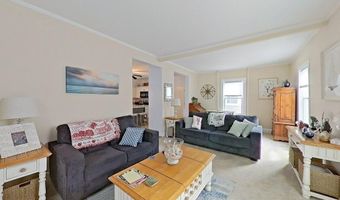 36 Dixon St, Newport, RI 02840