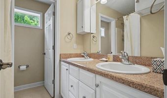 1250 Woodsview Dr, Akron, OH 44313