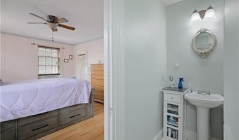 15 Ayrault St, Newport, RI 02840