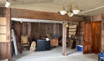 14 Lakeshore Dr, Belgrade, ME 04917