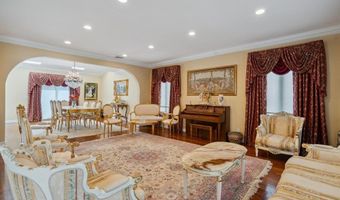 44 Netz Pl, Albertson, NY 11507