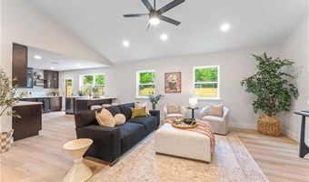 402 SW 11th St, Bentonville, AR 72712