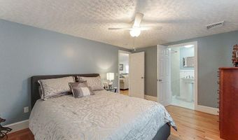 7 Wilbur Ave, Newport, RI 02840
