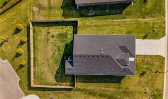 1592 Grayhawk Dr, Basehor, KS 66007