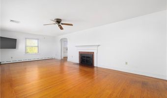 118 Wolcott Ave, Middletown, RI 02842