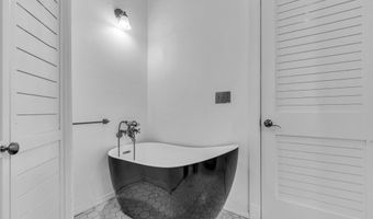 19 CENTER St, Barnegat, NJ 08005