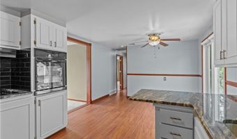 11 Red Robin Rd, Cranston, RI 02920