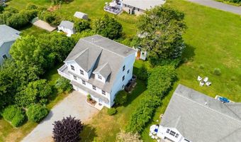 8 Green Acres Dr, Narragansett, RI 02882