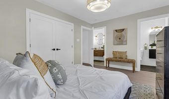 8 Mizzen Dr, Barnegat, NJ 08005