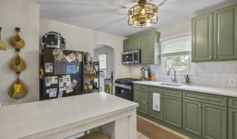 352 Leeward Ave, Beachwood, NJ 08722