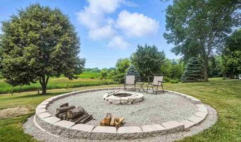 5709 Oak Crest Hill Rd SE, Riverside, IA 52327