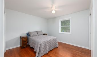 35 Fairview Dr, Middletown, NJ 07748