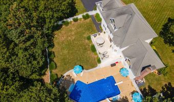 29 Weatherdeck Dr, Bourne, MA 02532