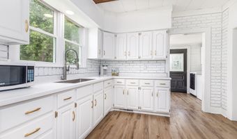 105 W Benton, Andrew, IA 52030