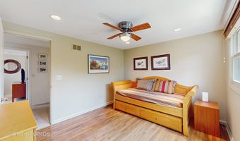 3026 N Stratford Rd, Arlington Heights, IL 60004