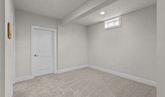 216 Hickory Ln, Adams Twp., PA 16046