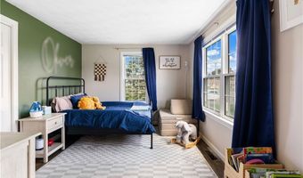 3 Mallory Ct, Bristol, RI 02809