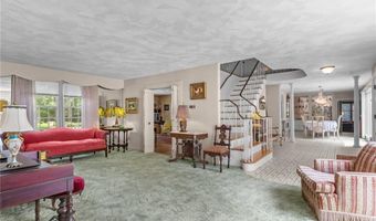 300 Country View Dr, Warwick, RI 02886