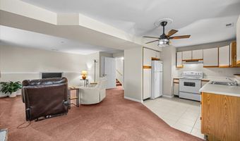 640 Ash St, Algonquin, IL 60102