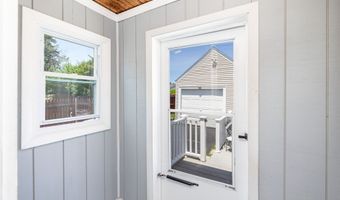 404 Soundview Ave, Bridgeport, CT 06606
