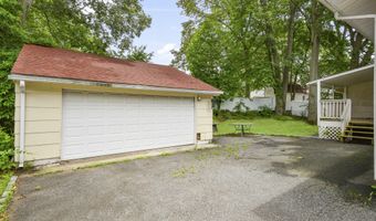 198 Macon Dr, Bridgeport, CT 06606