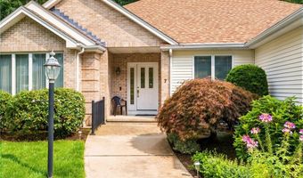 7 Foxwood Dr, Lincoln, RI 02865