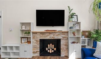 239 Richmond Dr, Warwick, RI 02888