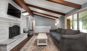 205 Westview Dr, Alma, MI 48801