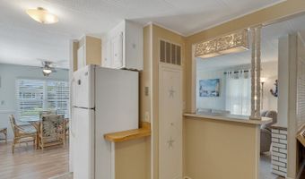 900 Laurel Cir, Barefoot Bay, FL 32976