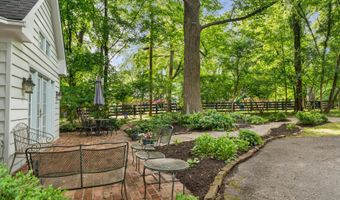 12104 Locust Ln, Anchorage, KY 40223
