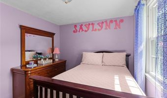 72 Winifred Ave, Warwick, RI 02889