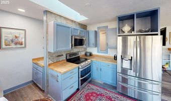 222 DEL NORTE Ln 8, Brookings, OR 97415